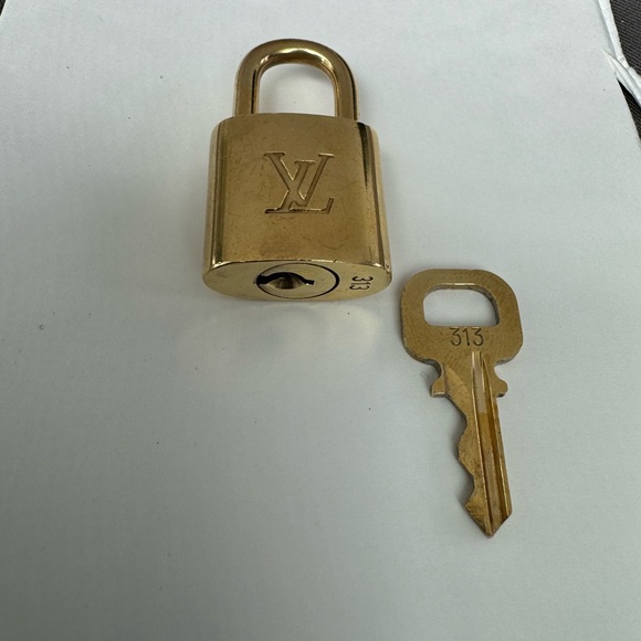 Authentic The Louis Vuitton Lock & Key - Picture 3 of 4